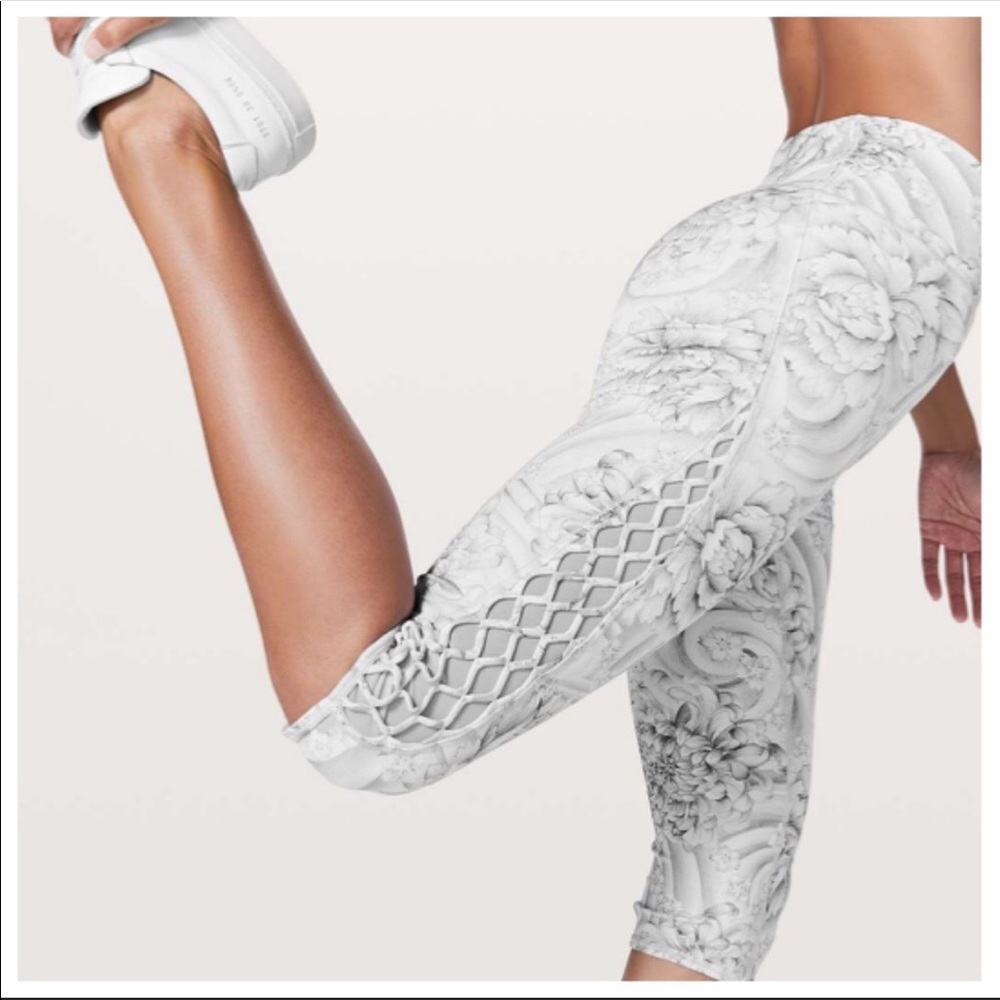HTF Lululemon Love Knot Crop 15” Twine White Multi
